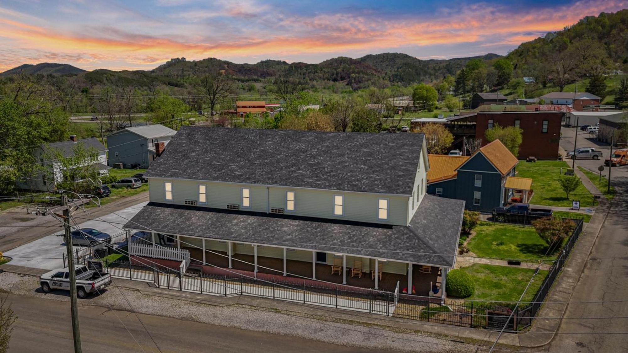 The Tellico Plains Inn And Event Venue Екстериор снимка